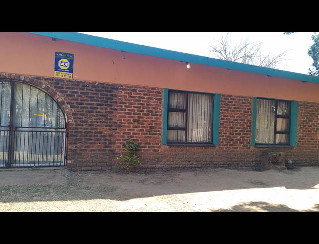 4 BEDROOM FREESTANDING FOR SALE IN BARRY HERTZOG PARK